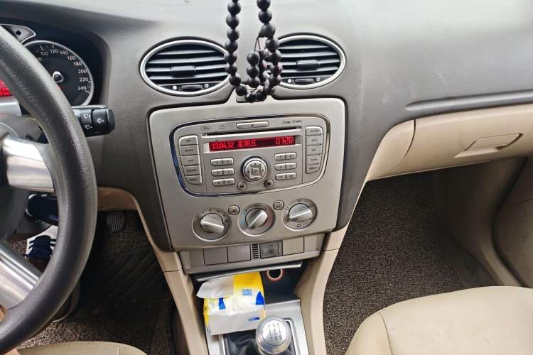 Used Ford Focus 2013 Sedan Classic 1.8L Manual Base Model Audio And AC Panel