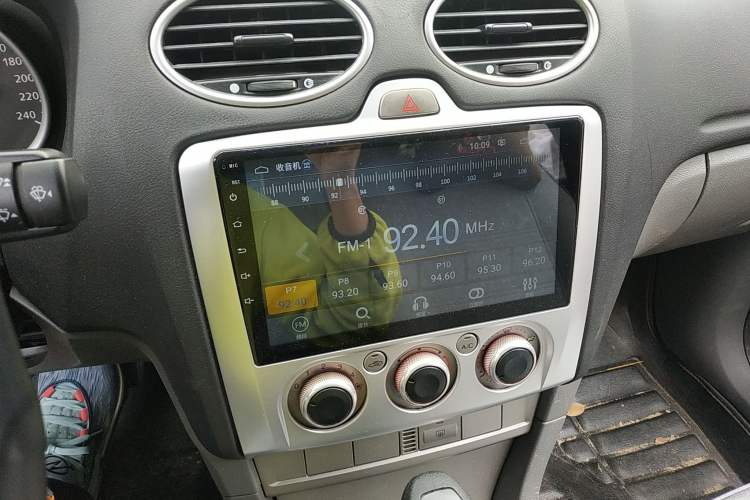 Used Ford Focus 2013 Hatchback Classic 1.8L Automatic Base Model Audio And AC Panel