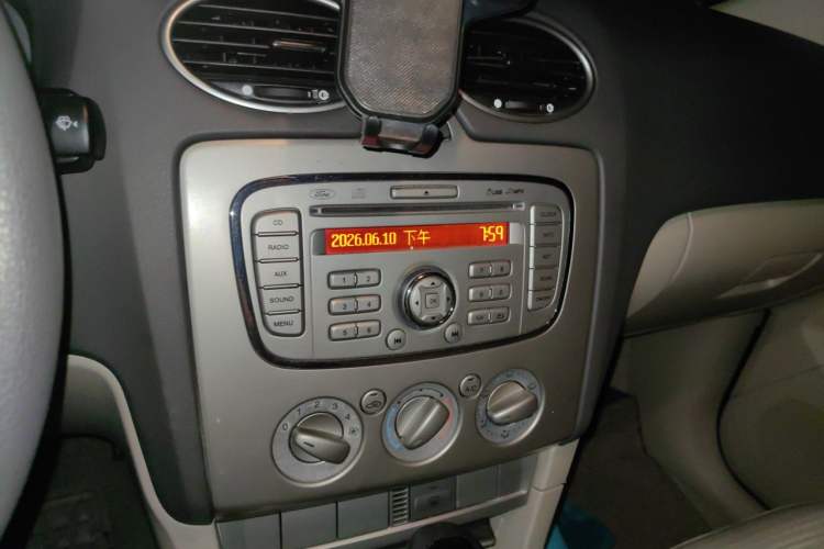 Used Ford Focus 2013 Sedan Classic 1.8L Automatic Base Model Audio And AC Panel