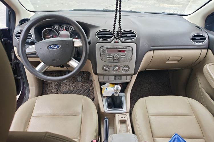 Used Ford Focus 2013 Sedan Classic 1.8L Manual Base Model Center Console