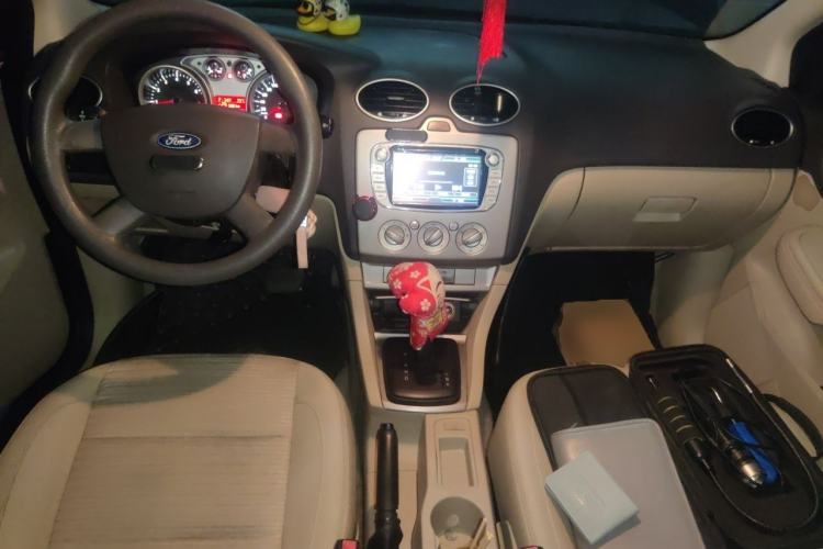 Used Ford Focus 2013 Sedan Classic 1.8L Automatic Base Model Center Console