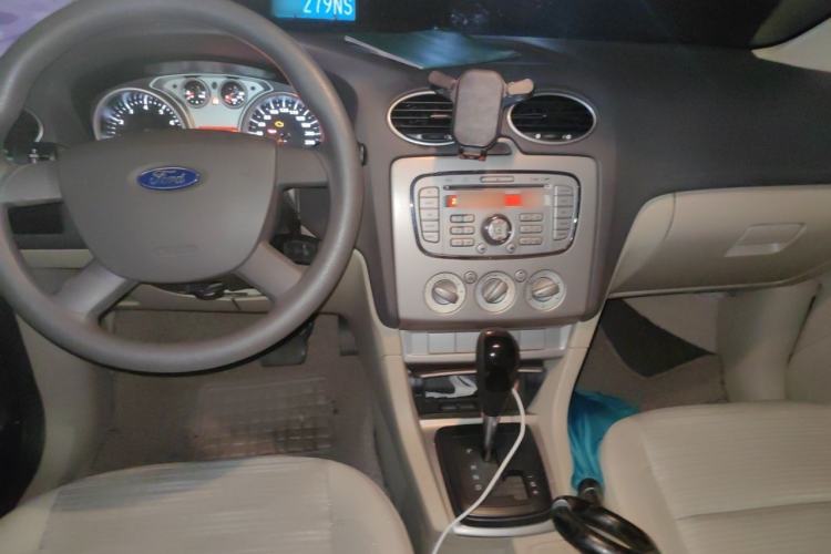 Used Ford Focus 2013 Sedan Classic 1.8L Automatic Base Model Center Console