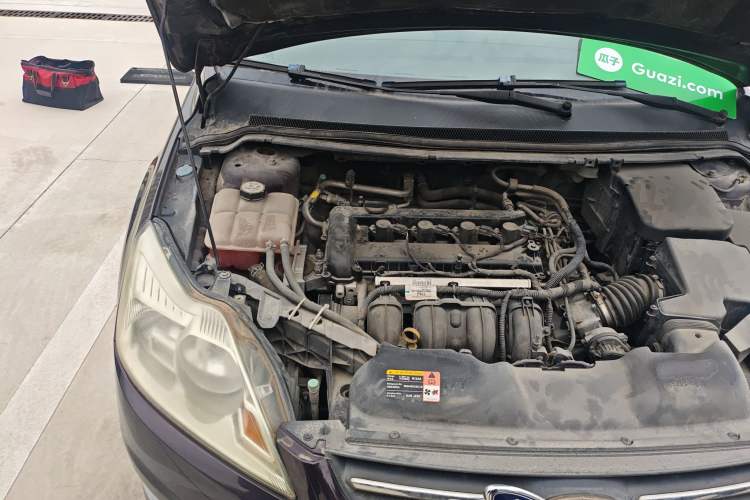 Used Ford Focus 2013 Sedan Classic 1.8L Manual Base Model Engine Bay Right