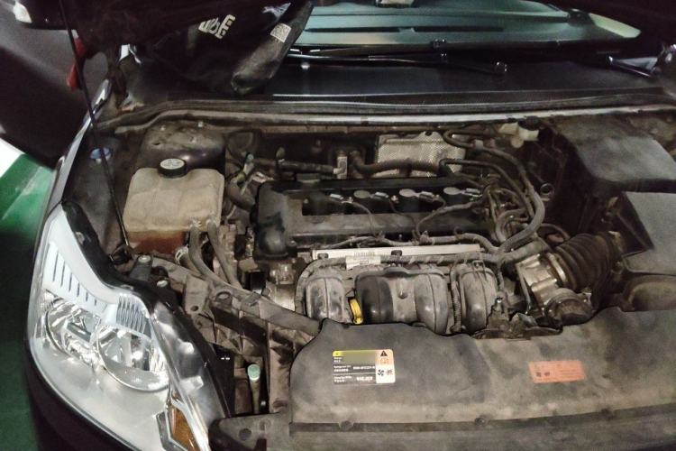 Used Ford Focus 2013 Sedan Classic 1.8L Automatic Base Model Engine Bay Right