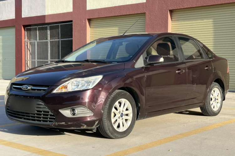Used Ford Focus 2013 Sedan Classic 1.8L Automatic Base Model Exterior 2