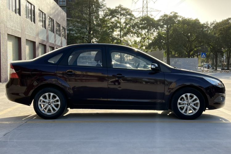 Used Ford Focus 2013 Sedan Classic 1.8L Automatic Base Model Exterior 3