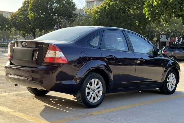 Used Ford Focus 2013 Sedan Classic 1.8L Automatic Base Model Exterior 4