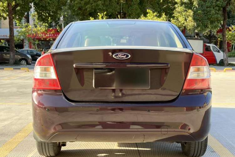 Used Ford Focus 2013 Sedan Classic 1.8L Automatic Base Model Exterior 5
