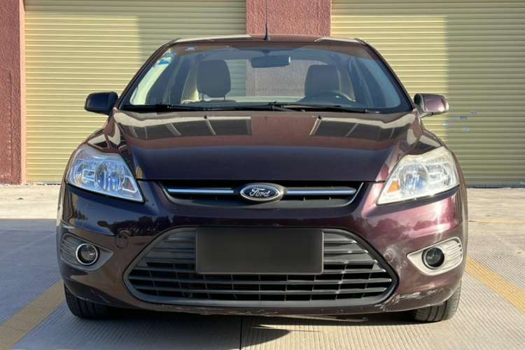 Used Ford Focus 2013 Sedan Classic 1.8L Automatic Base Model Exterior 7