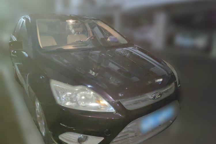 Used Ford Focus 2013 Sedan Classic 1.8L Automatic Base Model Front Right 45 Deg