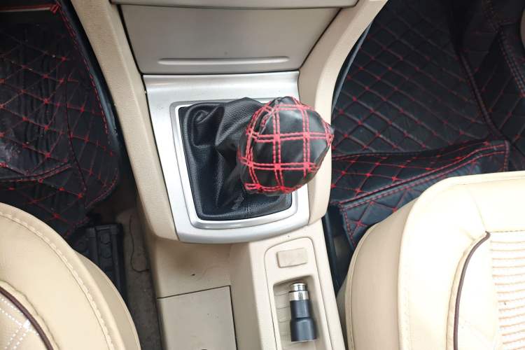 Used Ford Focus 2013 Sedan Classic 1.8L Manual Base Model Gear Lever