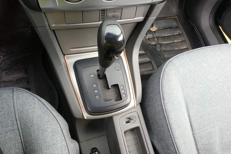 Used Ford Focus 2013 Hatchback Classic 1.8L Automatic Base Model Gear Lever