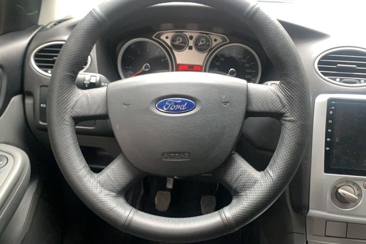 Used Ford Focus 2013 Hatchback Classic 1.8L Manual Base Model Interior 4