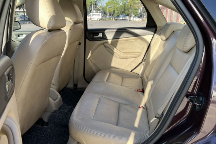 Used Ford Focus 2013 Sedan Classic 1.8L Automatic Base Model Interior 6