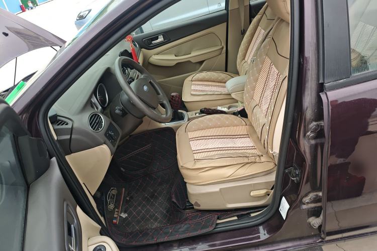 Used Ford Focus 2013 Sedan Classic 1.8L Manual Base Model Left Front Seat