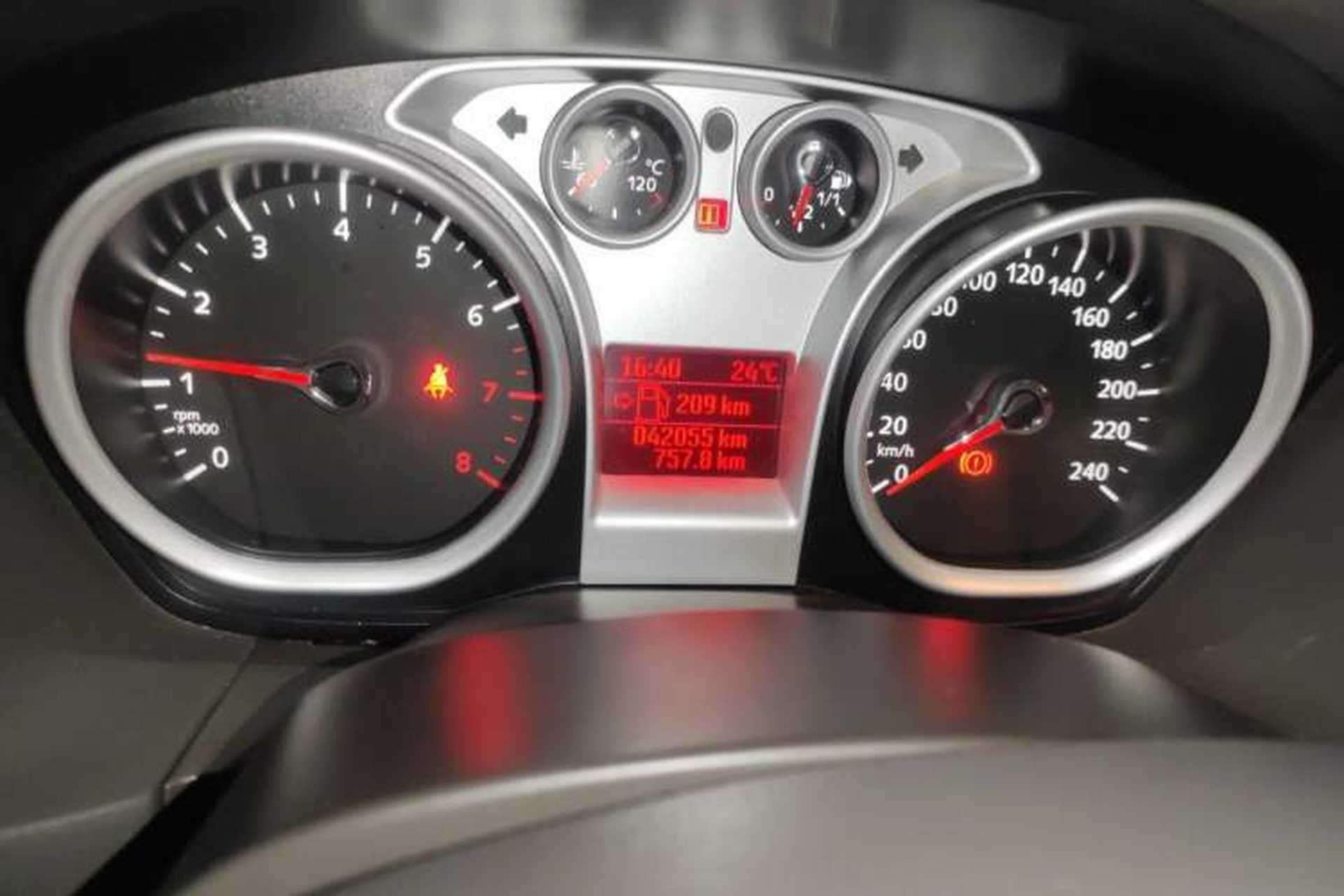 Used Ford Focus 2013 Sedan Classic 1.8L Manual Base Model Odometer Close Up
