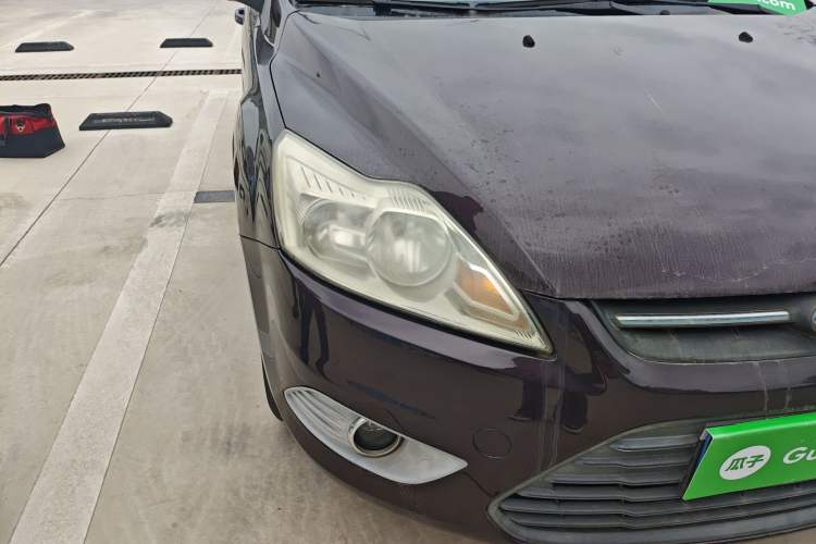Used Ford Focus 2013 Sedan Classic 1.8L Manual Base Model Right Front Headlight