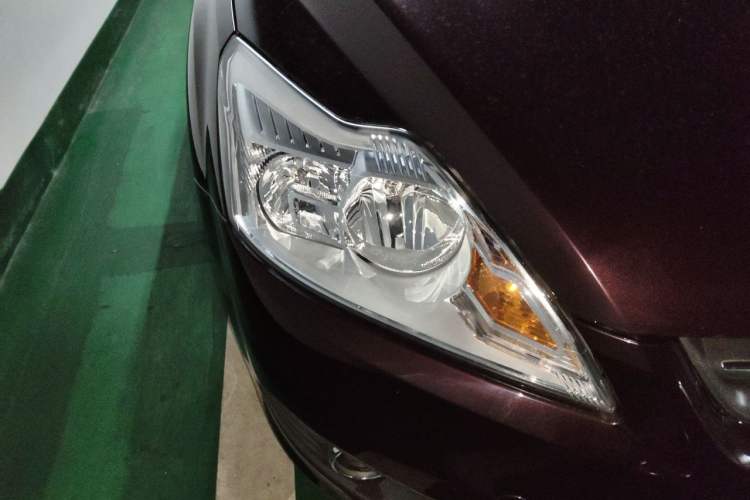Used Ford Focus 2013 Sedan Classic 1.8L Automatic Base Model Right Front Headlight