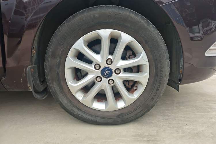 Used Ford Focus 2013 Sedan Classic 1.8L Manual Base Model Right Front Wheel Hub