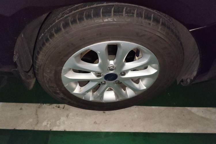 Used Ford Focus 2013 Sedan Classic 1.8L Automatic Base Model Right Front Wheel Hub