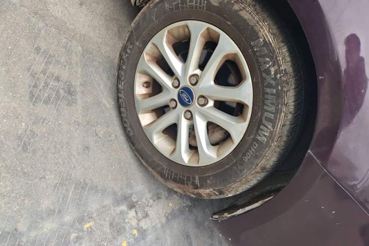 Used Ford Focus 2013 Sedan Classic 1.8L Manual Base Model Right Front Wheel Hub