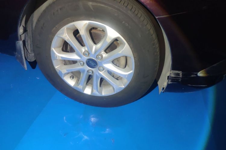 Used Ford Focus 2013 Sedan Classic 1.8L Automatic Base Model Right Front Wheel Hub