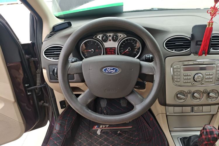Used Ford Focus 2013 Sedan Classic 1.8L Manual Base Model Steering Wheel