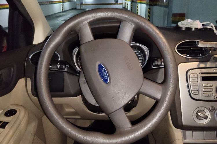 Used Ford Focus 2013 Sedan Classic 1.8L Automatic Base Model Steering Wheel