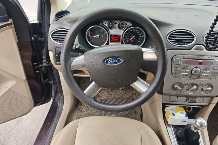 Used Ford Focus 2013 Sedan Classic 1.8L Manual Base Model Steering Wheel