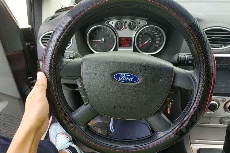 Used Ford Focus 2013 Hatchback Classic 1.8L Automatic Base Model Steering Wheel