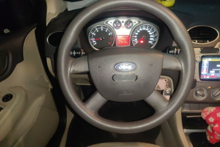 Used Ford Focus 2013 Sedan Classic 1.8L Automatic Base Model Steering Wheel