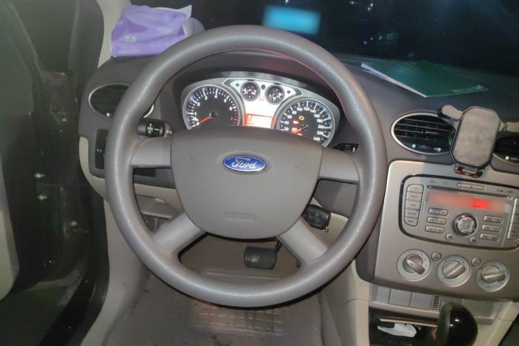 Used Ford Focus 2013 Sedan Classic 1.8L Automatic Base Model Steering Wheel