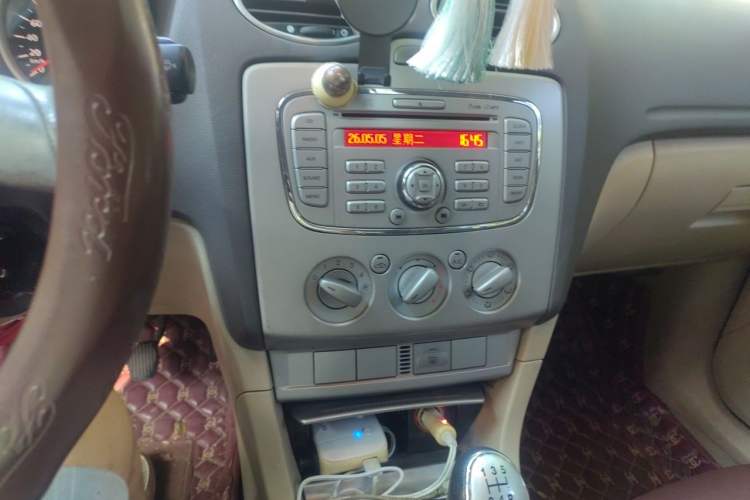 Used Ford Focus 2013 Sedan Classic 1.8L Manual Base Model Audio And AC Panel