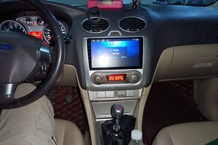 Used Ford Focus 2013 Hatchback Classic 1.8L Manual Fashion Edition Audio And AC Panel