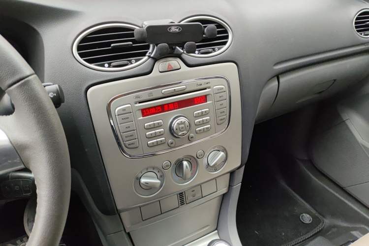 Used Ford Focus 2013 Hatchback Classic 1.8L Manual Base Model Audio And AC Panel