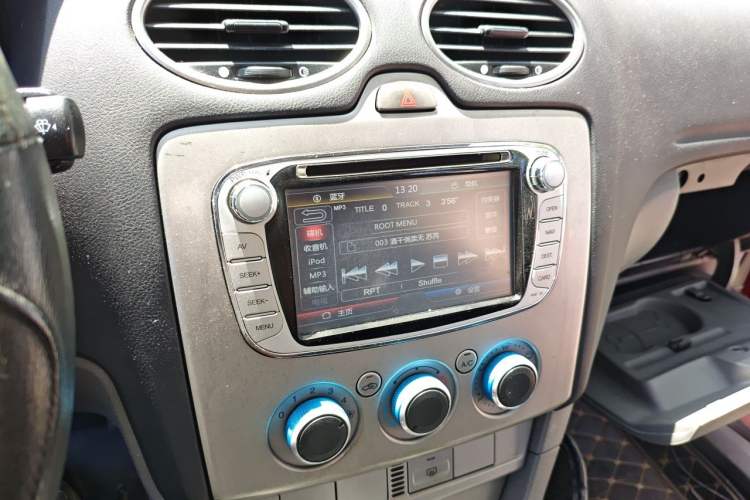 Used Ford Focus 2013 Hatchback Classic 1.8L Manual Base Model Audio And AC Panel