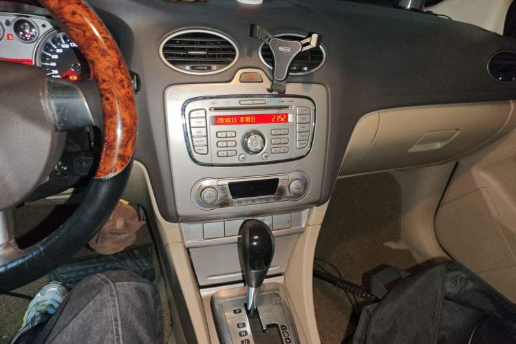 Used Ford Focus 2013 Hatchback Classic 1.8L Automatic Fashion Edition Audio And AC Panel