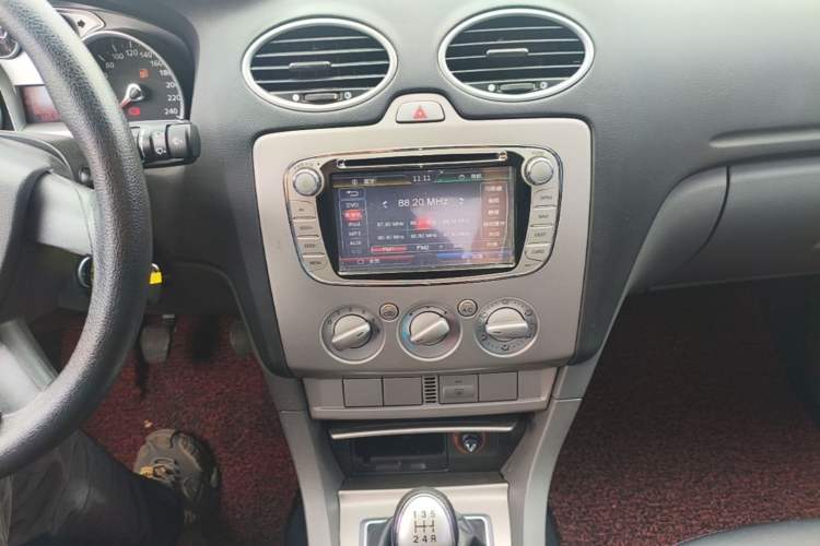 Used Ford Focus 2013 Hatchback Classic 1.8L Manual Base Model Audio And AC Panel