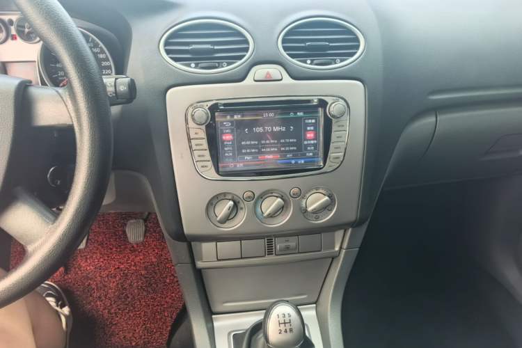 Used Ford Focus 2013 Hatchback Classic 1.8L Manual Base Model Audio And AC Panel