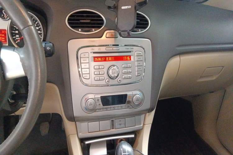Used Ford Focus 2013 Hatchback Classic 1.8L Manual Fashion Edition Audio And AC Panel