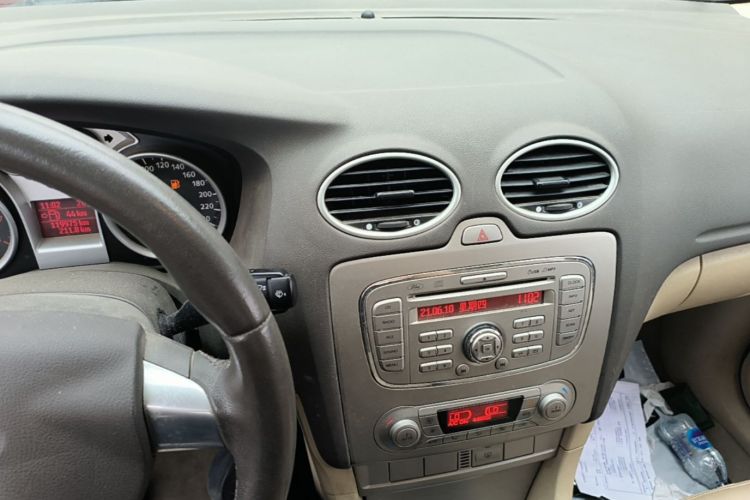 Used Ford Focus 2013 Hatchback Classic 1.8L Manual Fashion Edition Audio And AC Panel