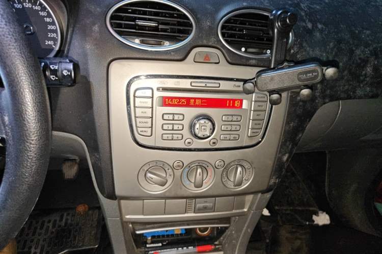 Used Ford Focus 2013 Hatchback Classic 1.8L Manual Base Model Audio And AC Panel