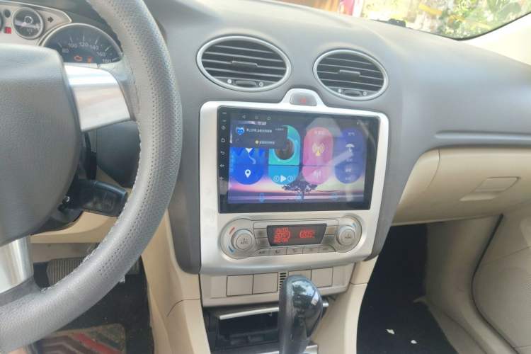 Used Ford Focus 2013 Hatchback Classic 1.8L Automatic Fashion Edition Audio And AC Panel