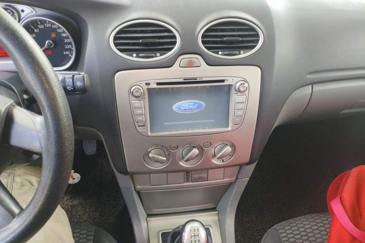 Used Ford Focus 2013 Hatchback Classic 1.8L Manual Base Model Audio And AC Panel
