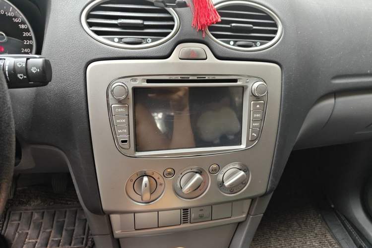 Used Ford Focus 2013 Hatchback Classic 1.8L Manual Base Model Audio And AC Panel
