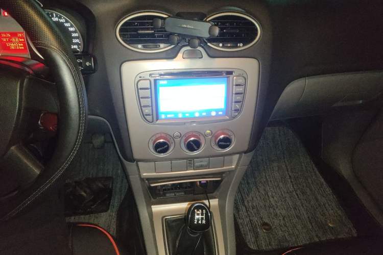 Used Ford Focus 2013 Hatchback Classic 1.8L Manual Base Model Audio And AC Panel