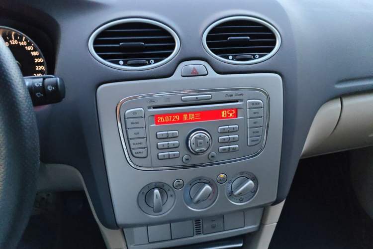 Used Ford Focus 2013 Sedan Classic 1.8L Manual Base Model Audio And AC Panel