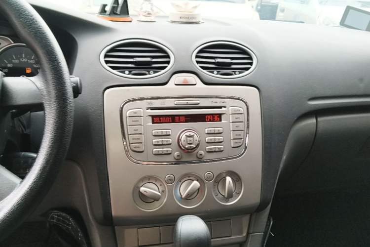 Used Ford Focus 2013 Hatchback Classic 1.8L Automatic Base Model Audio And AC Panel