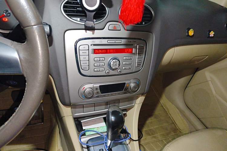 Used Ford Focus 2013 Hatchback Classic 1.8L Automatic Fashion Edition Audio And AC Panel