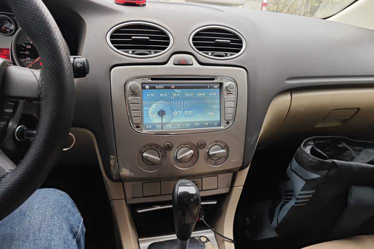 Used Ford Focus 2013 Sedan Classic 1.8L Automatic Base Model Audio And AC Panel